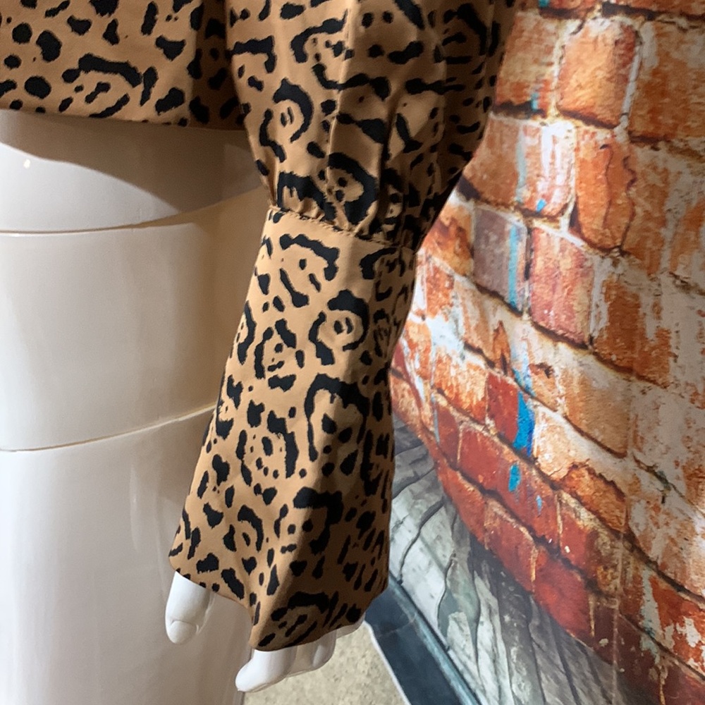 Good American Satin Faux Wrap Top in Leopard Print - Picture 7 of 10